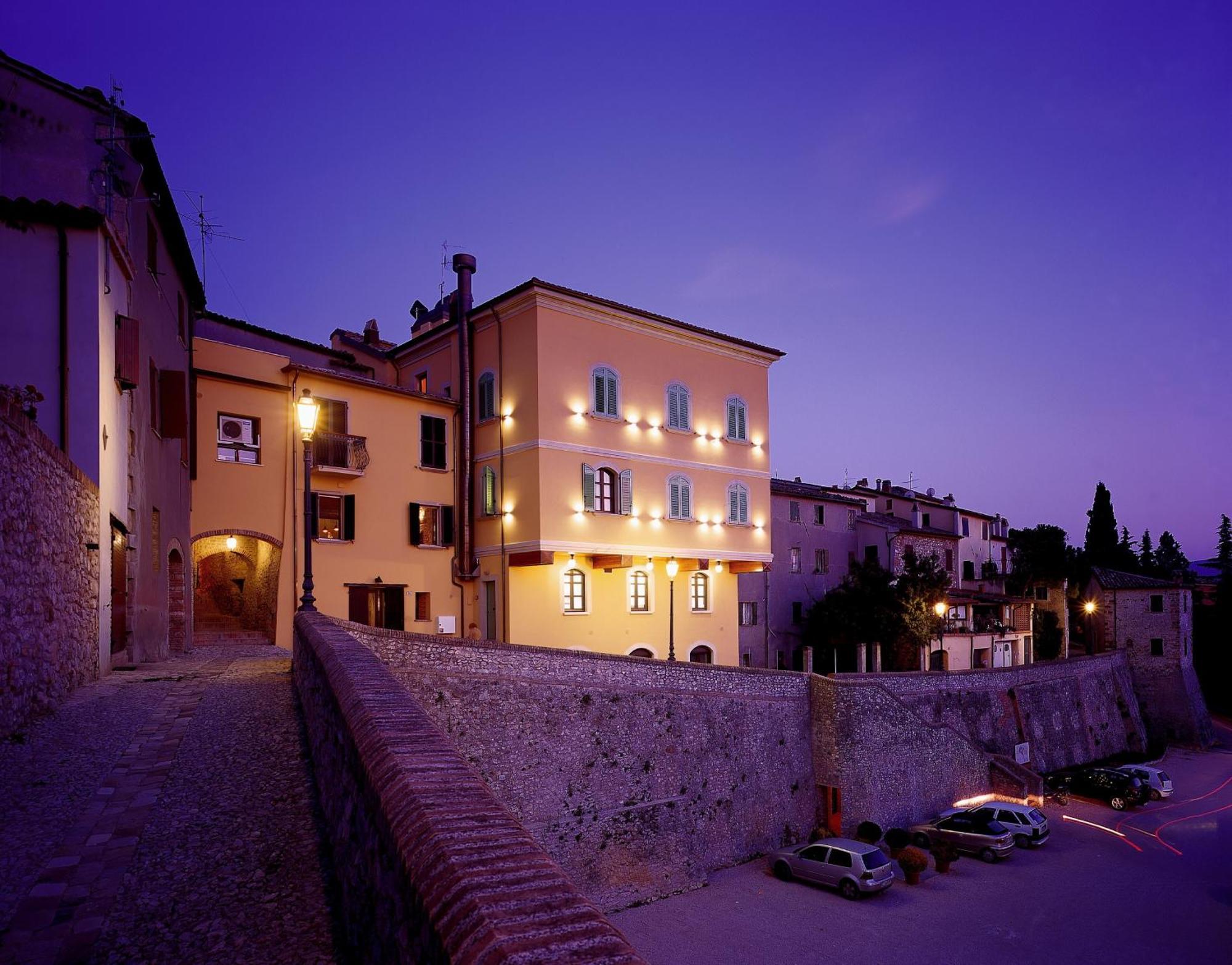 Oste Del Castello Wellness & Bike Hotel Веруккьо Экстерьер фото